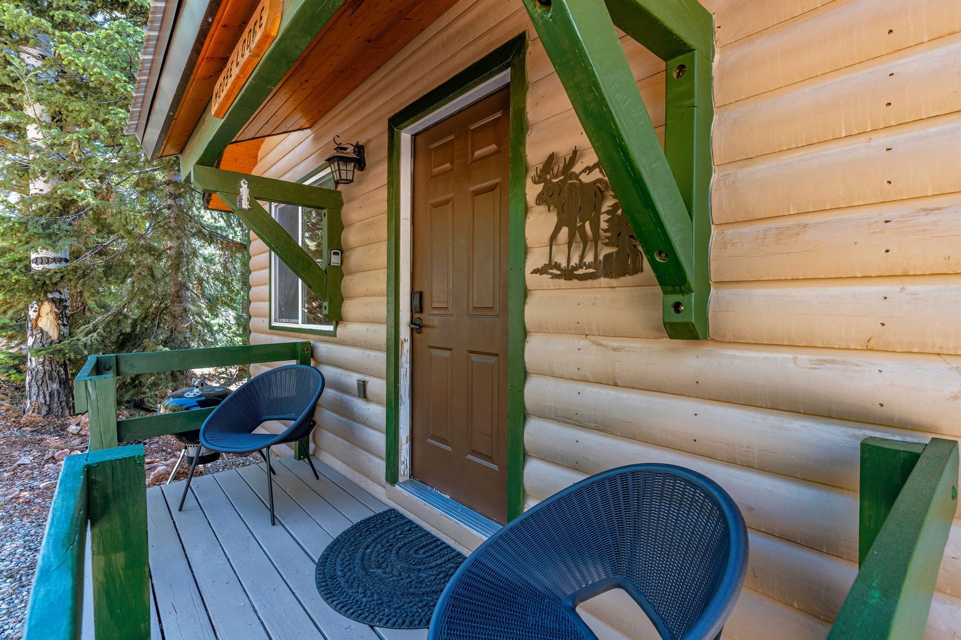 Bear and Moose Cabins side by side in Duck Creek Village