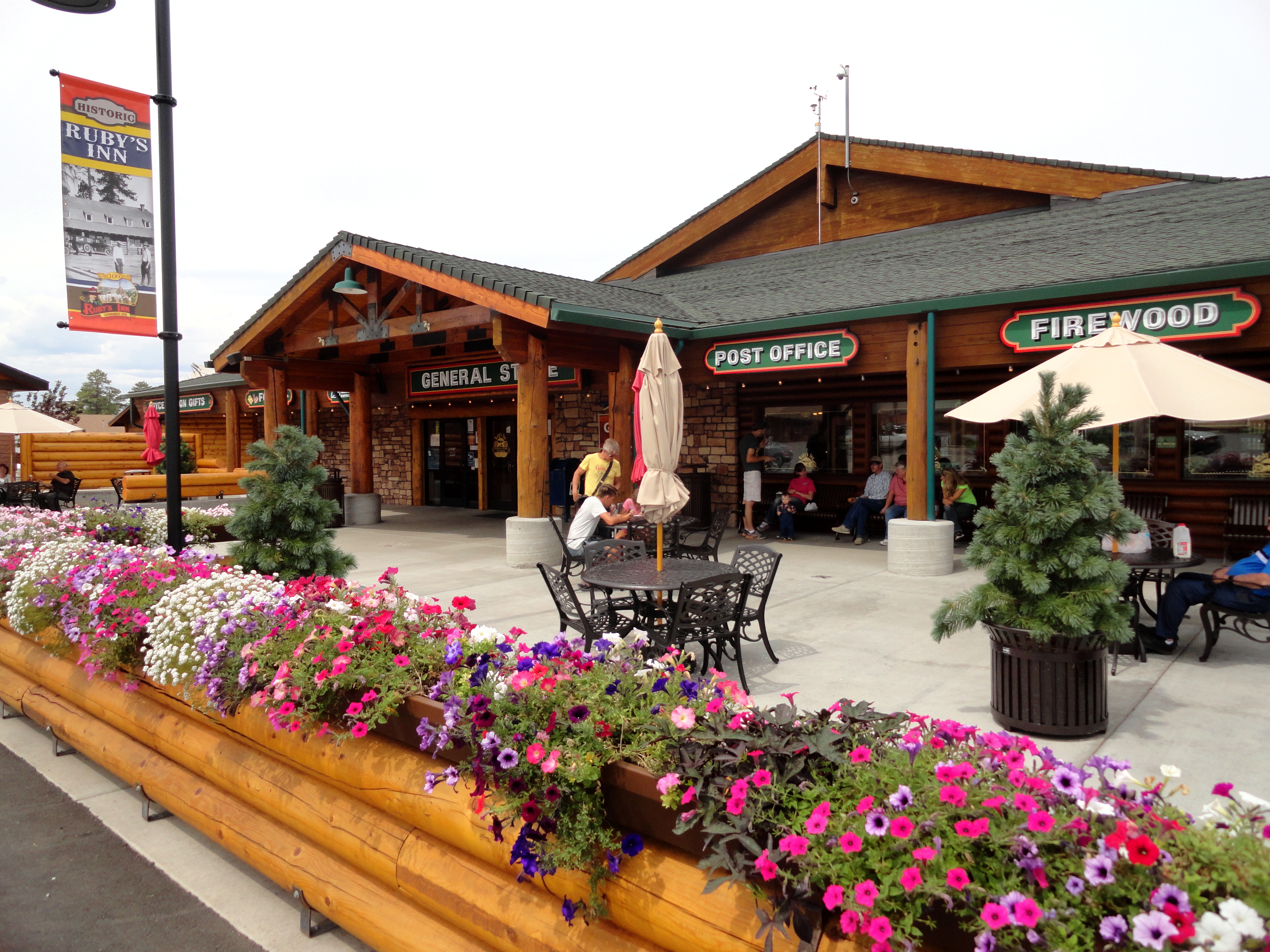 Flower boxes and cafe tables on the porch of the Ruby’s Inn general store in Bryce Canyon City
