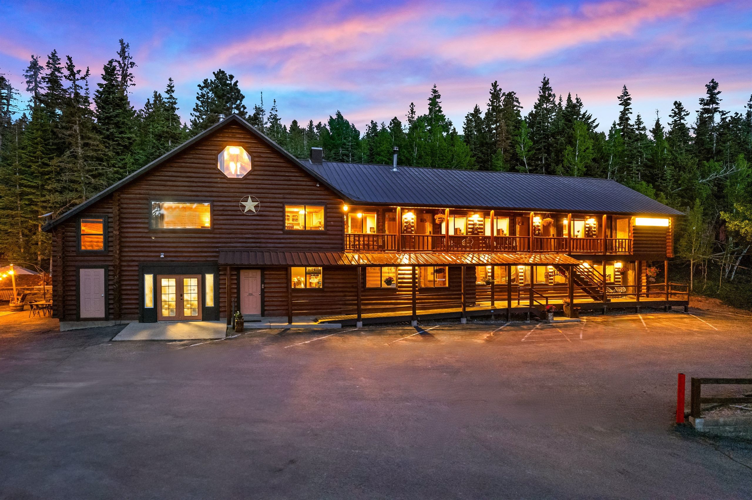 Twilight exterior of Duck Creek Village Inn