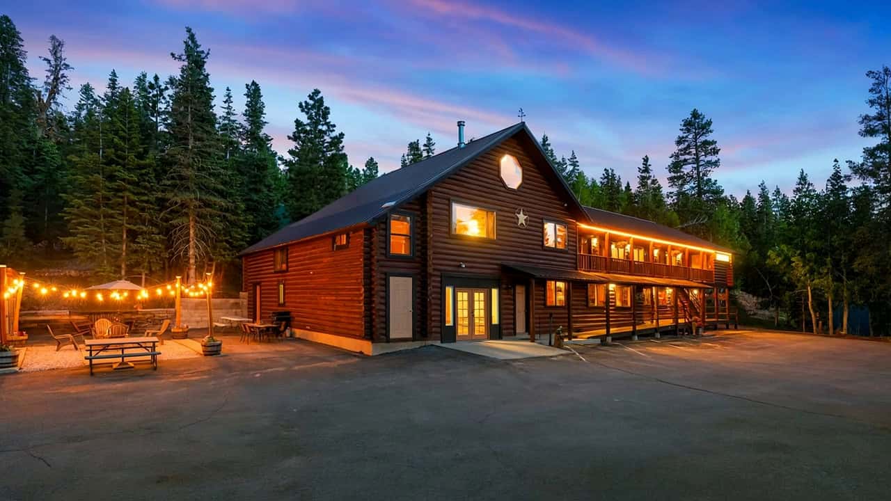 Scenic Southern Utah mountain view near Duck Creek Village Inn used as the fallback image for Legends Weekend